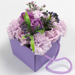 Bouquet di fiori di sapone: rose e viola