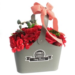 Cos cu buchet de flori de sapun - rosu - 30x20x12cm