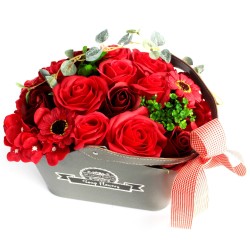 Panier bouquet de fleurs en savon - rouge - 30x20x12cm