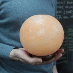 Ball salt lamp - Wooden base