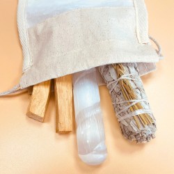 KIT DE RITUAL DE PURIFICACIÓN E LIMPEZA (VARRA DE SELENITA, CORBATA DE PALO SANTO e SALVIA BRANCA)