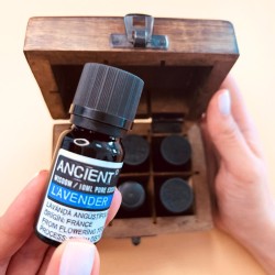 AROMATHERAPY KIT (WOODEN BOX AND 6 ESSENTIAL OILS)