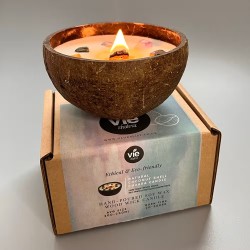 CANDELA CON GUSCIO DI COCCO - CHAKRA - VEN - FATTA A MANO NEL REGNO UNITO - 200gr - 20 - 30 ore