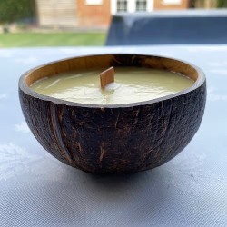 COCONUT SHELL CANDLE - COCONUT - FRI - HANDMADE IN UK - 200gr - 20 - 30 hours