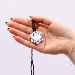 Pendentif hexagonal en pierres précieuses imbriquées - Howlite blanc