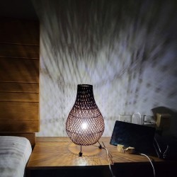 Dunkelbraune Rattan-Tischlampe - 39x24cm