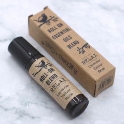 ロールオンエッセンシャルオイルブレンドリラクゼーションラベンダー、ベチバー、ローズとビタミンE-10ml。