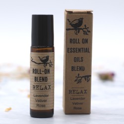 ロールオンエッセンシャルオイルブレンドリラクゼーションラベンダー、ベチバー、ローズとビタミンE-10ml。