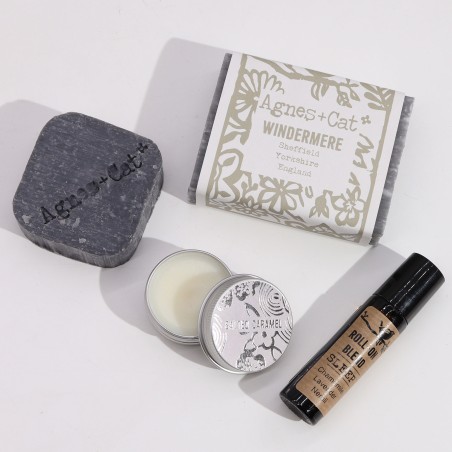 Set de Regalo Bienestar Agnes & Cat Brisa de Lago - Jabón Artesanal, Champú Sólido, Bálsamo Labial y Roll-on Aceite
