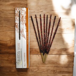 Ekologisk Palo Santo Blissful Botanics TULASI Natural Artisan Rökelse - Palo Santo Woody - 8 ekologiska rökelsepinnar