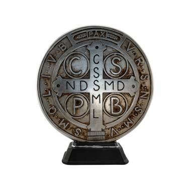 Figurină din rășină reprezentând o medalie a Sfântului Benedict, 23 cm