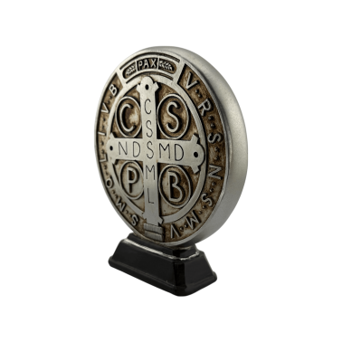 Harsbeeldje van een Sint-Benedictusmedaille, 18 cm