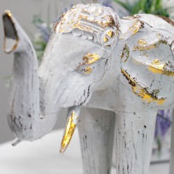 Elefante esculpido em madeira - Ouro Branco - 8x27x24cm - Fabricado na Indonésia