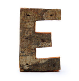 Letra de Corteza Rústica - "E" (12) - Pequeña 7cm