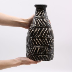 Keramikvase mit griechischem Motiv in Schokoladenfarbe, 32x15cm.