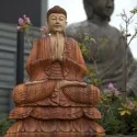 تماثيل بوذا المنحوتة يدويًا